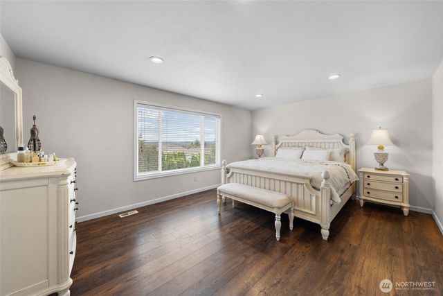 8206 70th Avenue Ct E, Puyallup, WA 98371