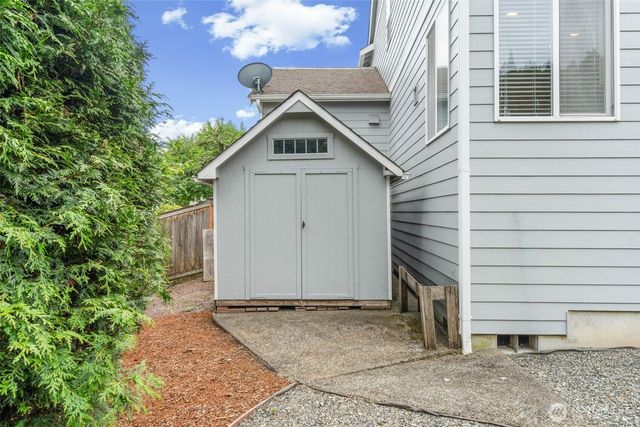 8206 70th Avenue Ct E, Puyallup, WA 98371