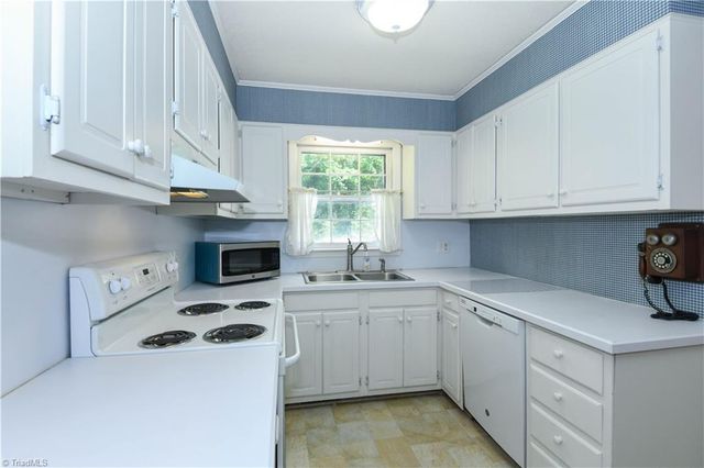 1823 Pope Lane, Kernersville, NC 27284