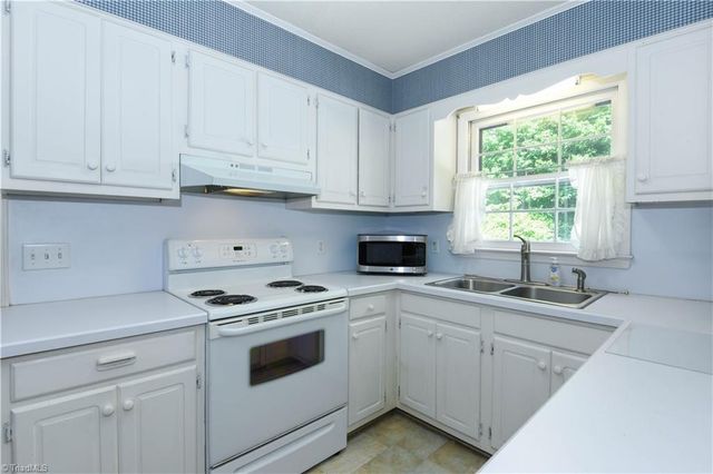 1823 Pope Lane, Kernersville, NC 27284