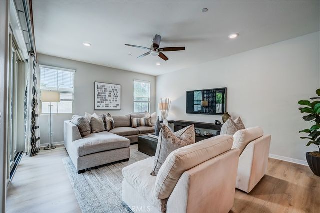 159 Newington, Irvine, CA 92618
