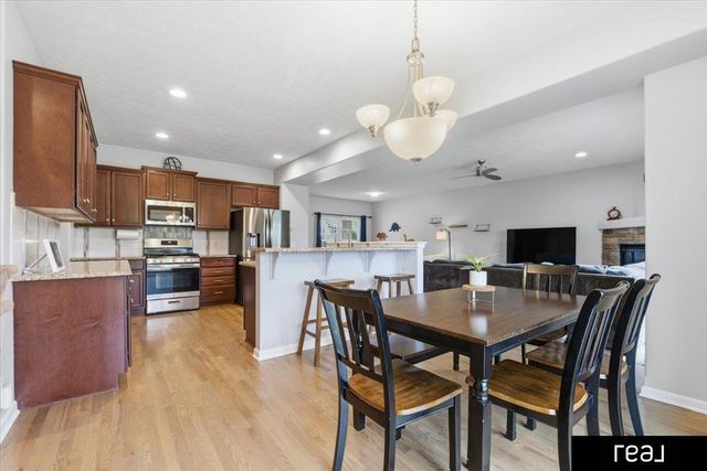 15676 King Street, Bennington, NE 68007