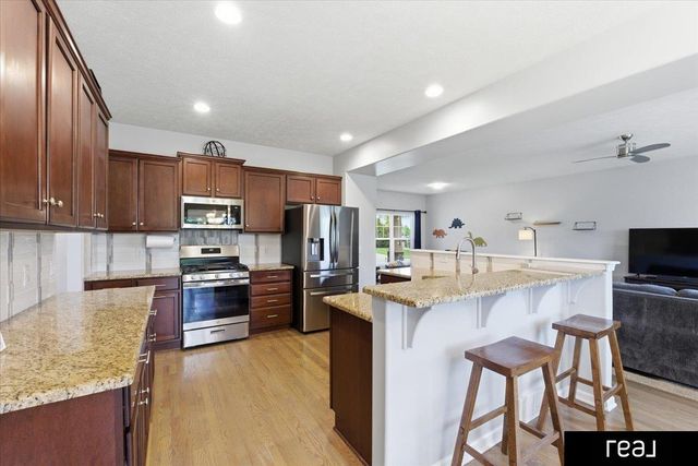 15676 King Street, Bennington, NE 68007