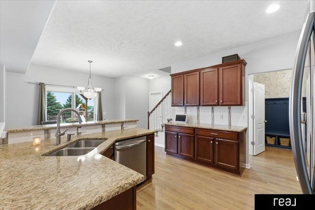 15676 King Street, Bennington, NE 68007