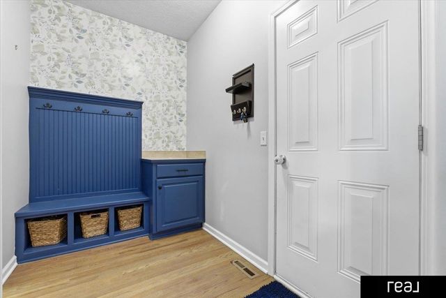 15676 King Street, Bennington, NE 68007