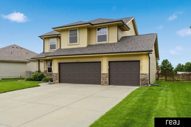 15676 King Street, Bennington, NE 68007