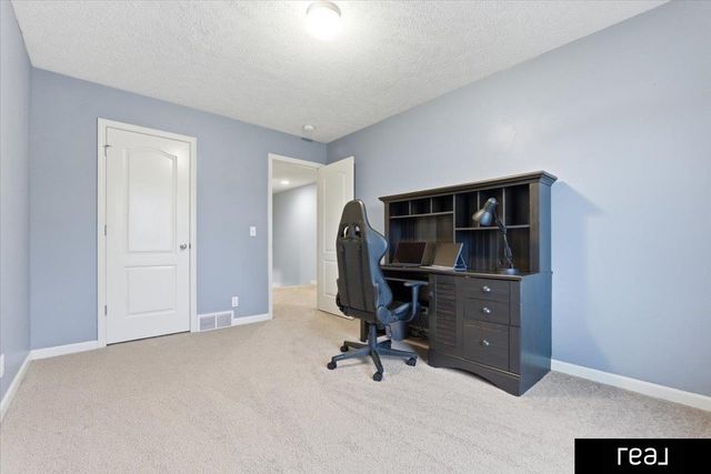 15676 King Street, Bennington, NE 68007