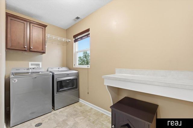 15676 King Street, Bennington, NE 68007