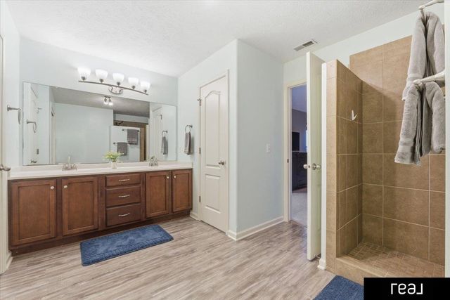 15676 King Street, Bennington, NE 68007