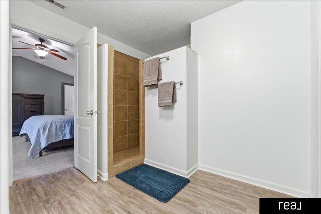 15676 King Street, Bennington, NE 68007