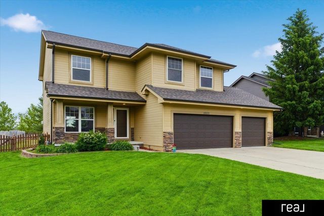 15676 King Street, Bennington, NE 68007