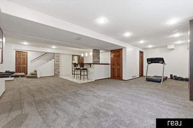 15676 King Street, Bennington, NE 68007