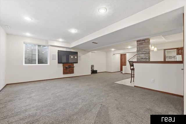 15676 King Street, Bennington, NE 68007