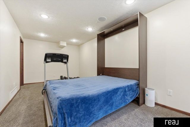 15676 King Street, Bennington, NE 68007