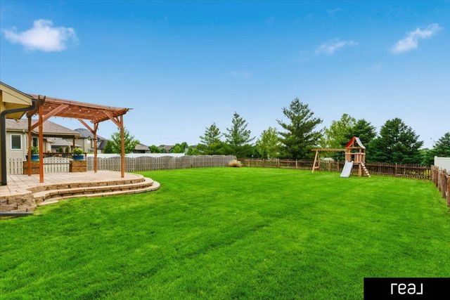 15676 King Street, Bennington, NE 68007