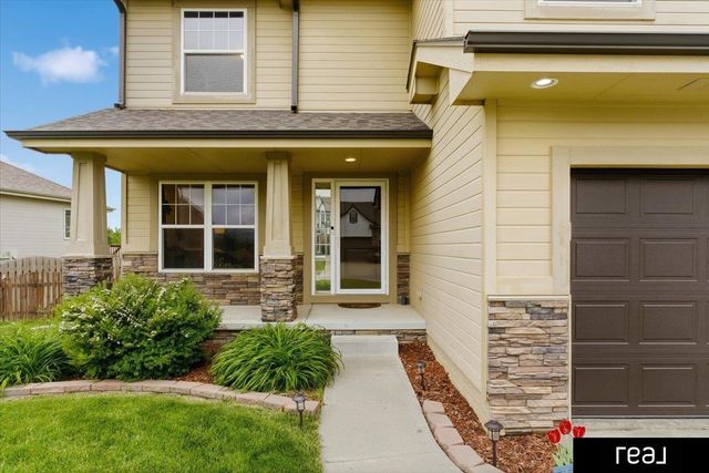 15676 King Street, Bennington, NE 68007