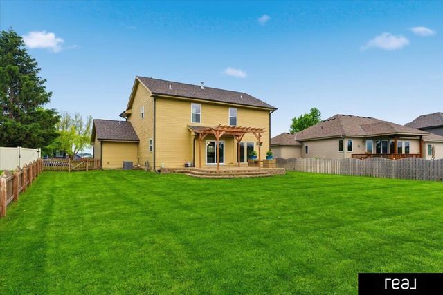 15676 King Street, Bennington, NE 68007