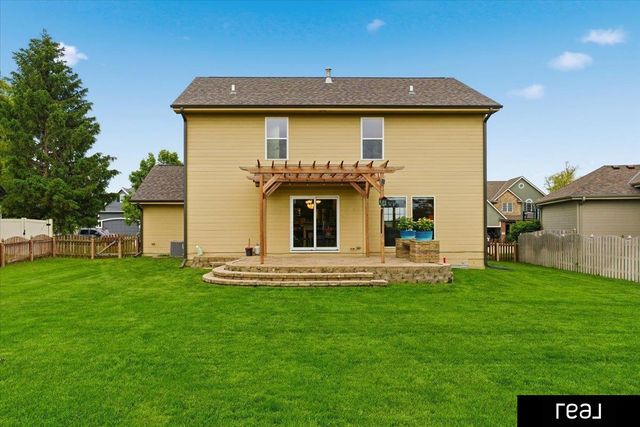 15676 King Street, Bennington, NE 68007