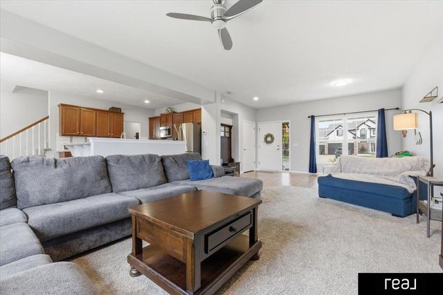 15676 King Street, Bennington, NE 68007