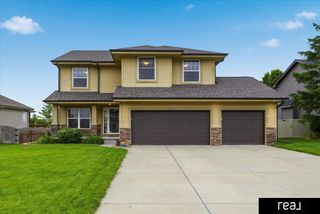 15676 King Street, Bennington, NE 68007