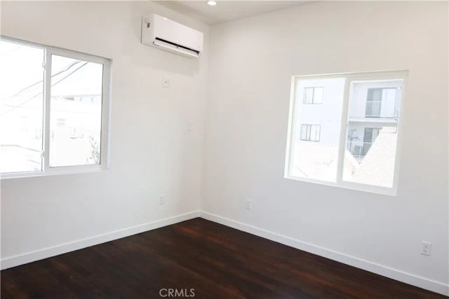 1033 Gladys Ave, Long Beach, CA 90804