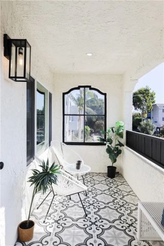1033 Gladys Ave, Long Beach, CA 90804