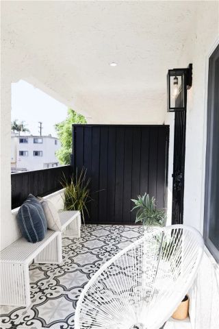 1033 Gladys Ave, Long Beach, CA 90804