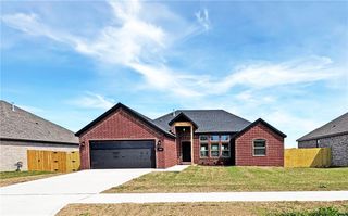 905 W Carley Drive, Siloam Springs, AR 72761