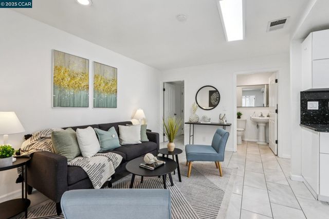 1998 Edgeview Dr, San Jose, CA 95122