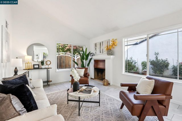 1998 Edgeview Dr, San Jose, CA 95122