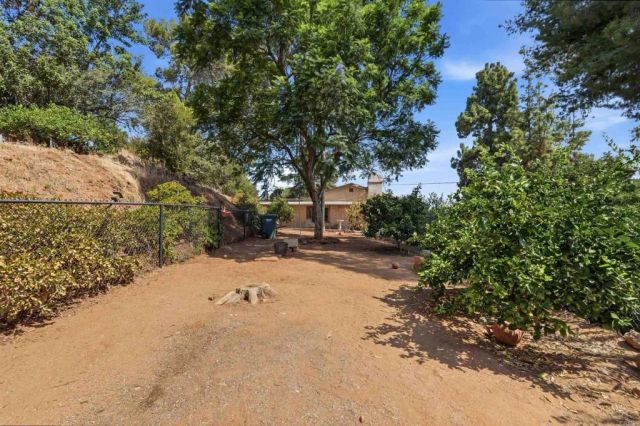 11825 Taia Ln, Lakeside, CA 92040