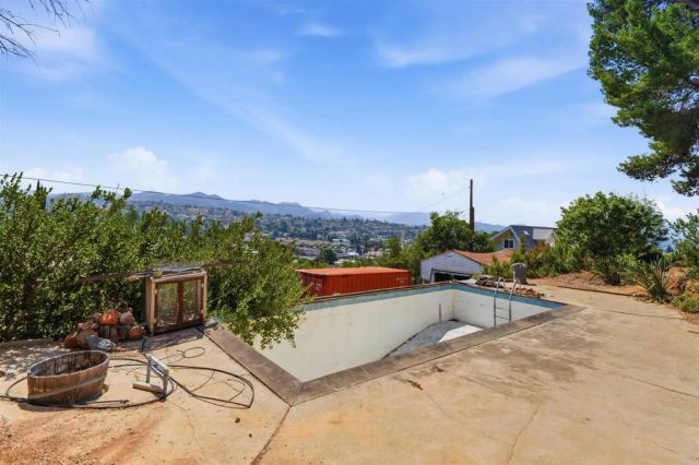 11825 Taia Ln, Lakeside, CA 92040