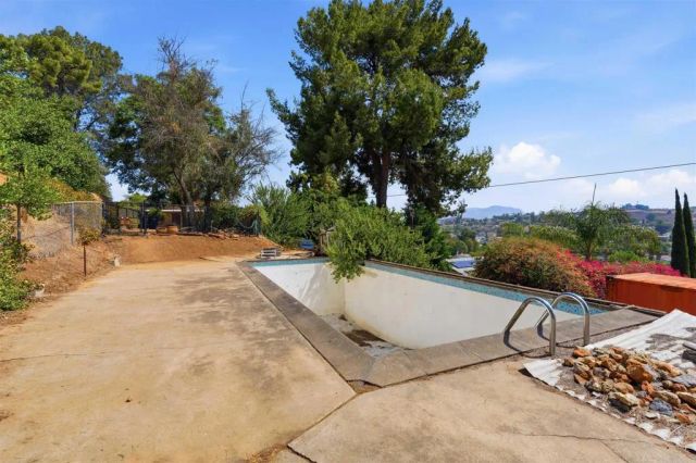 11825 Taia Ln, Lakeside, CA 92040