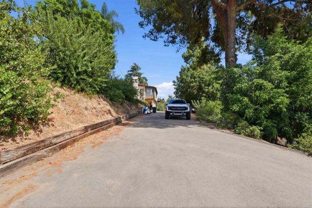 11825 Taia Ln, Lakeside, CA 92040