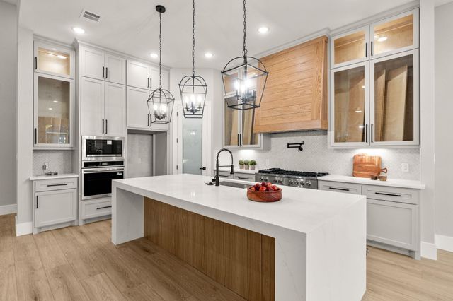 202 Victoria Court, Montgomery, TX 77356