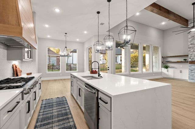 202 Victoria Court, Montgomery, TX 77356