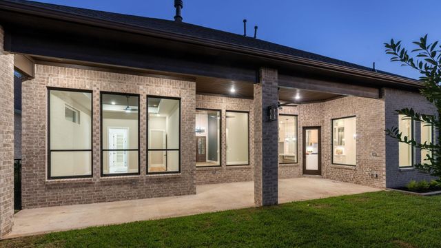 202 Victoria Court, Montgomery, TX 77356