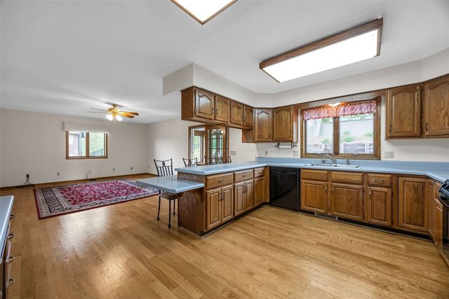 142 Red Fox Rd SE, Cedar Rapids, IA 52403