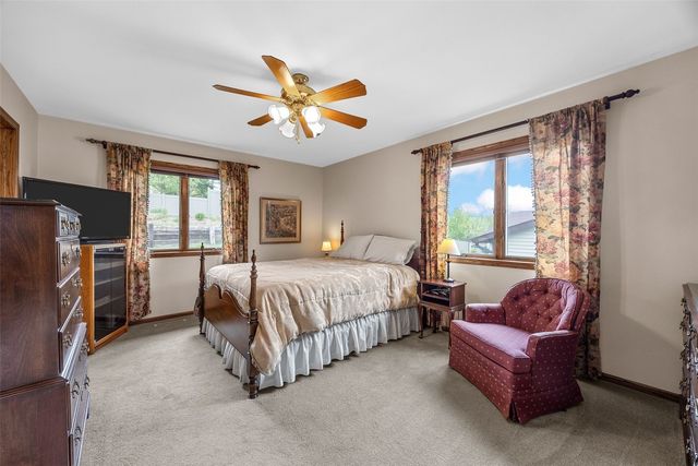 142 Red Fox Rd SE, Cedar Rapids, IA 52403