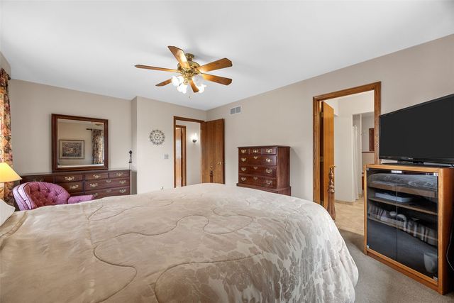 142 Red Fox Rd SE, Cedar Rapids, IA 52403