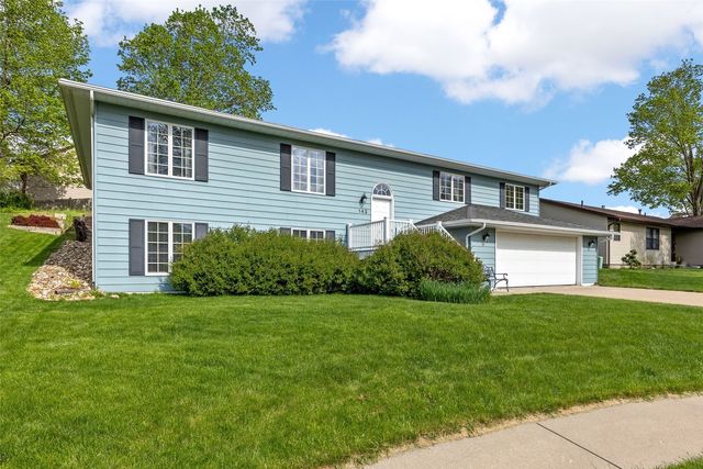 142 Red Fox Rd SE, Cedar Rapids, IA 52403