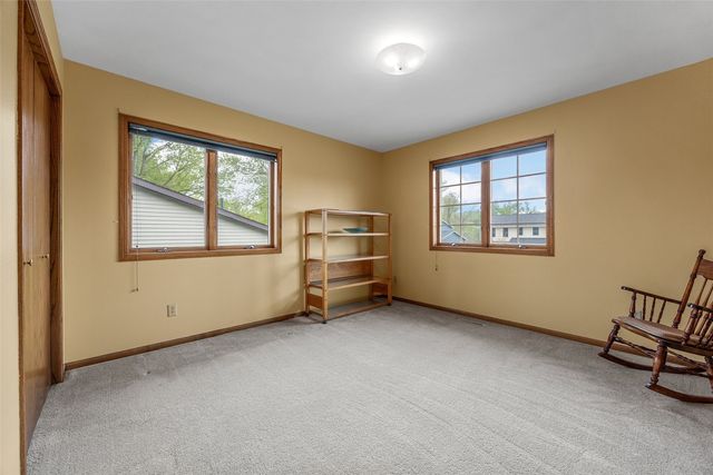 142 Red Fox Rd SE, Cedar Rapids, IA 52403