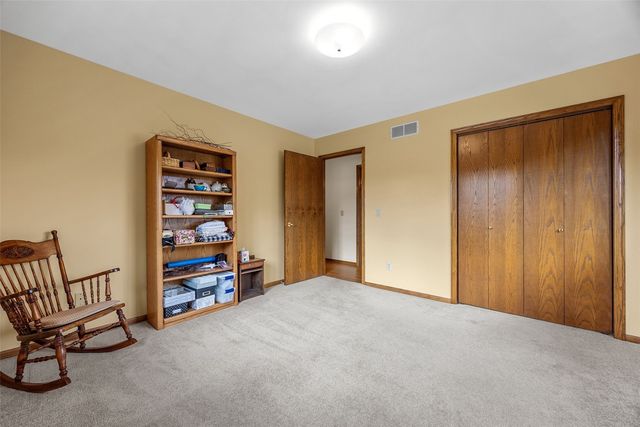 142 Red Fox Rd SE, Cedar Rapids, IA 52403