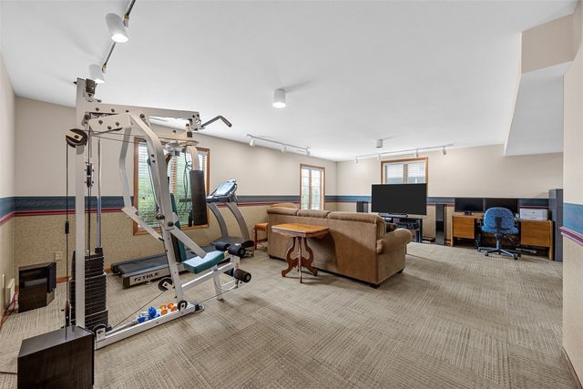 142 Red Fox Rd SE, Cedar Rapids, IA 52403