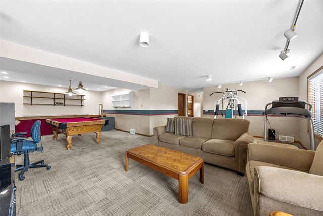142 Red Fox Rd SE, Cedar Rapids, IA 52403