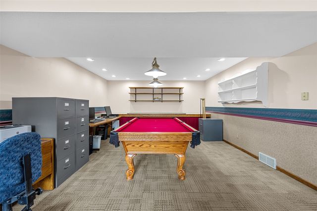 142 Red Fox Rd SE, Cedar Rapids, IA 52403