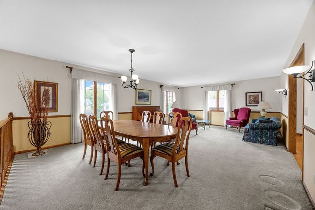 142 Red Fox Rd SE, Cedar Rapids, IA 52403