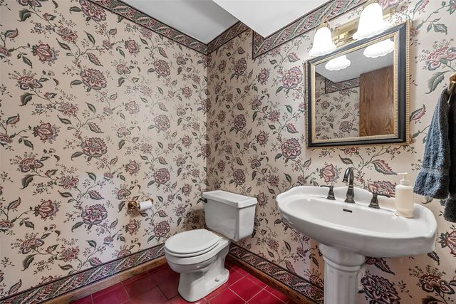 142 Red Fox Rd SE, Cedar Rapids, IA 52403