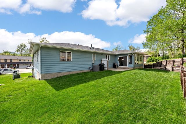 142 Red Fox Rd SE, Cedar Rapids, IA 52403