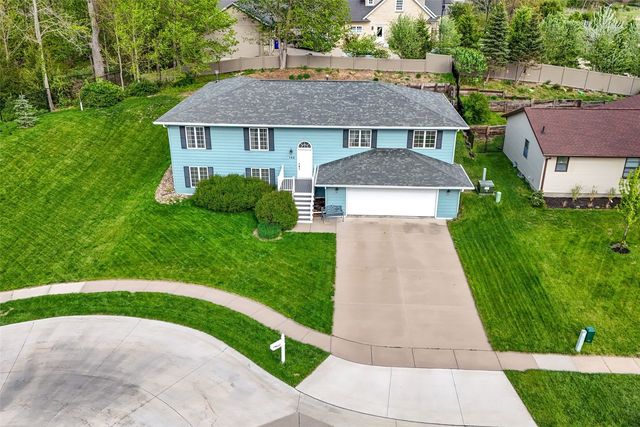 142 Red Fox Rd SE, Cedar Rapids, IA 52403